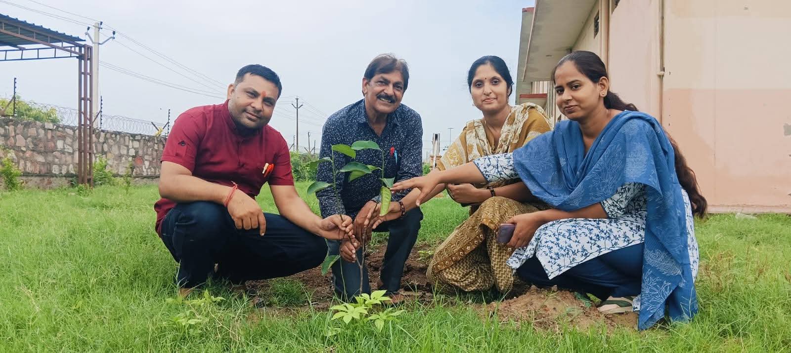 एक पेड़ माँ  के नाम##@श्री गुरु कार्ष्णि  इंटर कॉलेज महावन  मथुरा।##01/08/2025